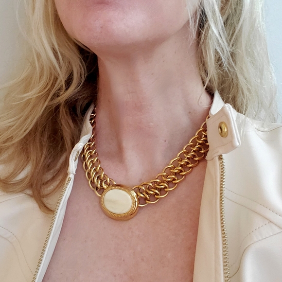 Rare! Chunky Vintage Monet Chain Link Choker with Ivory Center Stone - Picture 12 of 16